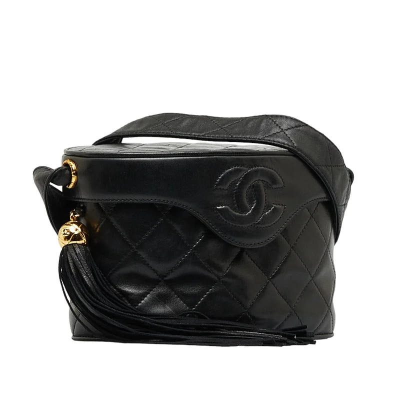 Chanel Vintage Inspired Handbag for Retro LoversChanel CC Tassel Quilted Leather Vanity Crossbody Bag Leather Crossbody Bag in Good condition