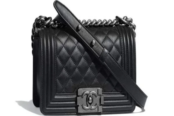 Chanel Black Handbag for Business MeetingsSmall Boy Chanel Handbag Black-SiLouis Vuittoner