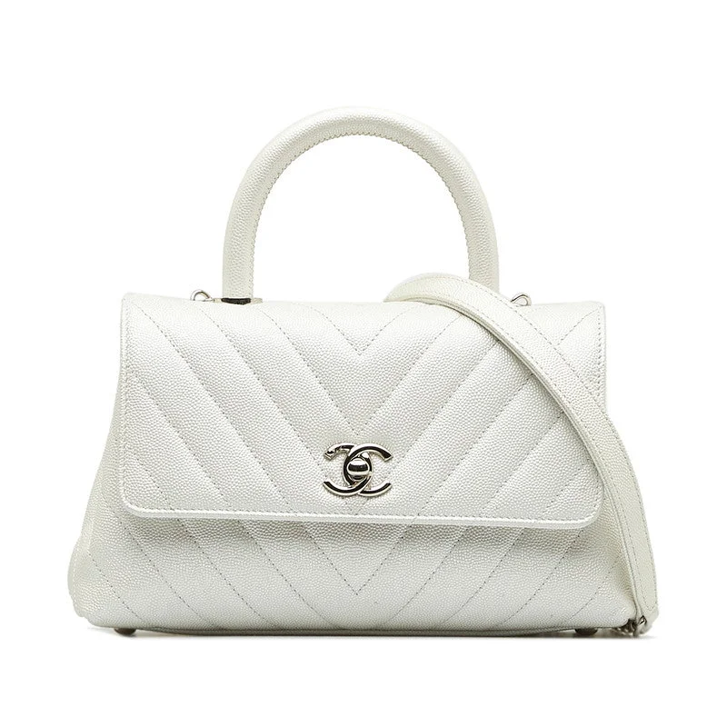 Chanel Lightweight Handbag for Daily ErrandsChanel CC Chevron Caviar Handbag Leather Handbag in Excellent condition