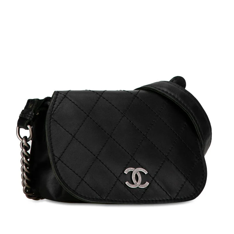 Chanel Lightweight Handbag for Daily ErrandsChanel Quilted Leather Chain Flap Bag Leather Crossbody Bag in Good condition