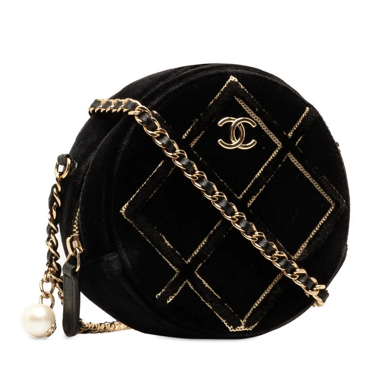 Chanel Quilted Leather Shoulder Bag for FashionistasChanel CC Wild Stitch Crossbody Bag Canvas Shoulder Bag in Good condition