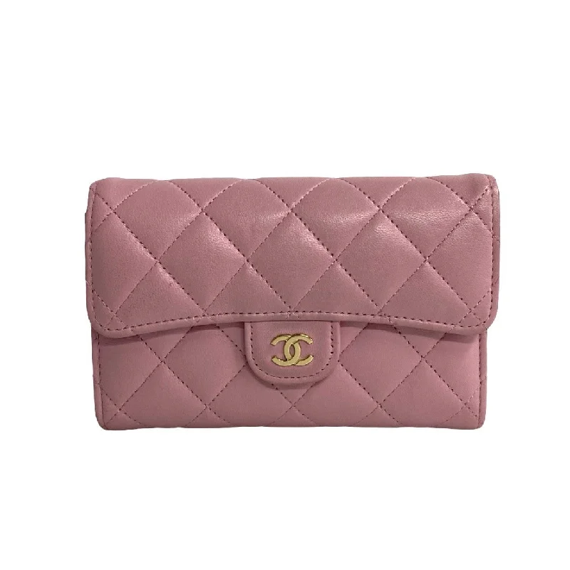 Chanel All - Match Handbag for Versatile StylingChanel CC Classic Bifold Flap Wallet  Leather Short Wallet in Good condition