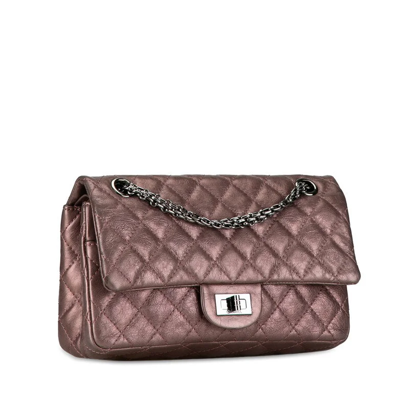 Chanel Quilted Leather Shoulder Bag for FashionistasChanel Reissue Double Flap Bag  Leather Shoulder Bag in Good condition