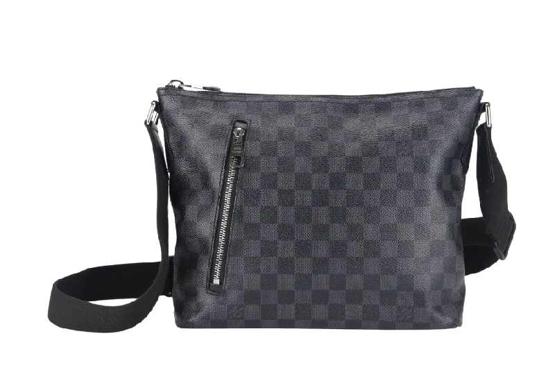 Louis Vuitton tote bags with a water - resistant coating for outdoor useLOUIS VUITTON MICK MM MESSENGER BAG (N41106) DAMIER GRAPHITE SILVER HARDWARE WITH DUST COVER