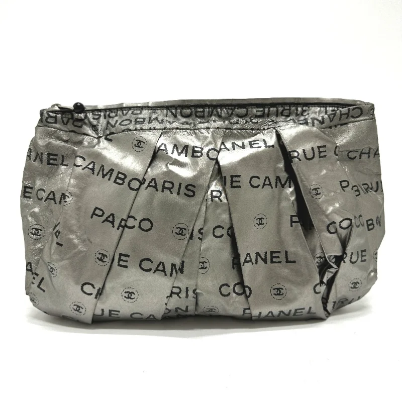 Chanel Quilted Leather Shoulder Bag for FashionistasChanel A46533 Pouch Clutch bag Silver Black