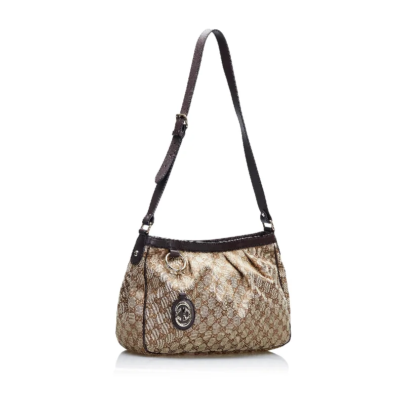 Ladies Gucci shoulder bags with a wide - width strapGucci GG Canvas Sukey Crossbody Bag (SHG-mfMR1u)