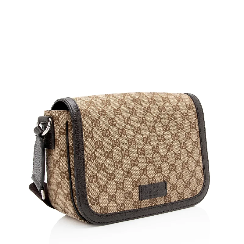 Ladies Gucci shoulder bags with a magnetic - closure flapGucci GG Canvas Flap Small Messenger (qVM12S)