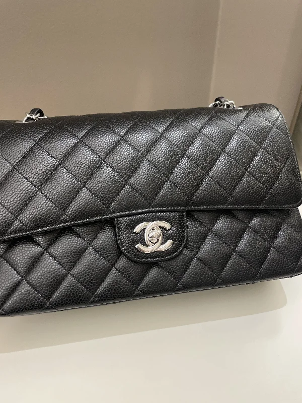 Chanel Lightweight Handbag for Daily ErrandsChanel Classic Quilted Medium Double Flap Black Caviar