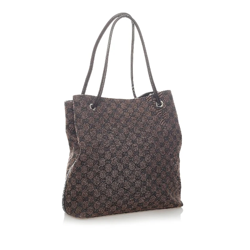 Women Gucci tote bags in GG Supreme canvas for a branded feelGucci GG Canvas Gifford Tote Bag (33393)